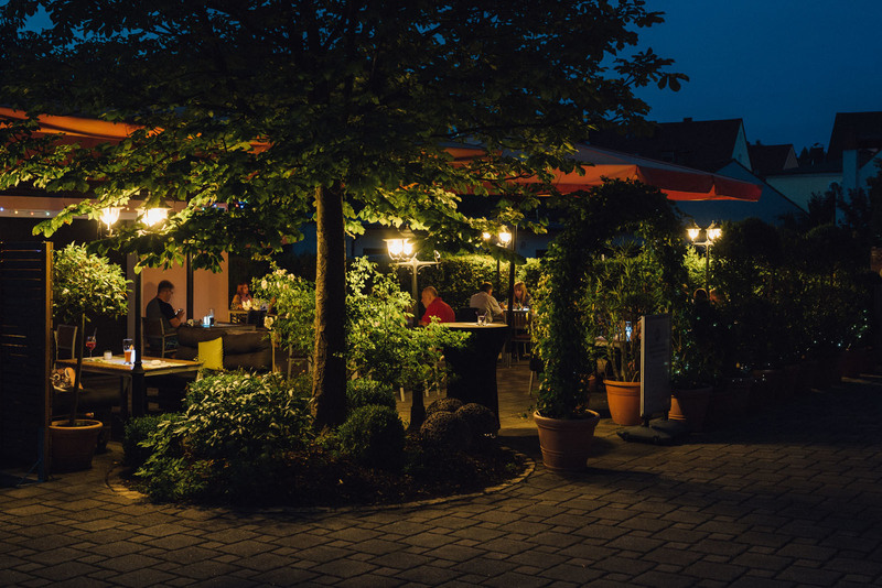 Biergarten am Abend